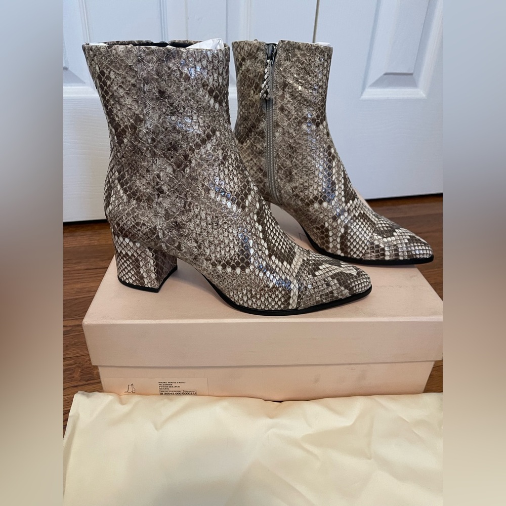 Alexandre Birman Python Pattern Ankle Boots - Tan
